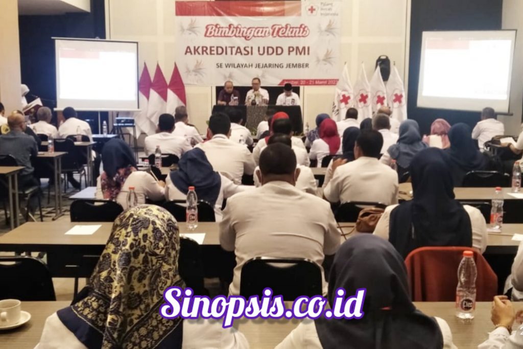 Peserta mengikuti bimbingan teknis (bimtek) dan latihan akreditasi UDD PMI di Hotel Dafam Jember, 20 dan 21 Maret 2023.