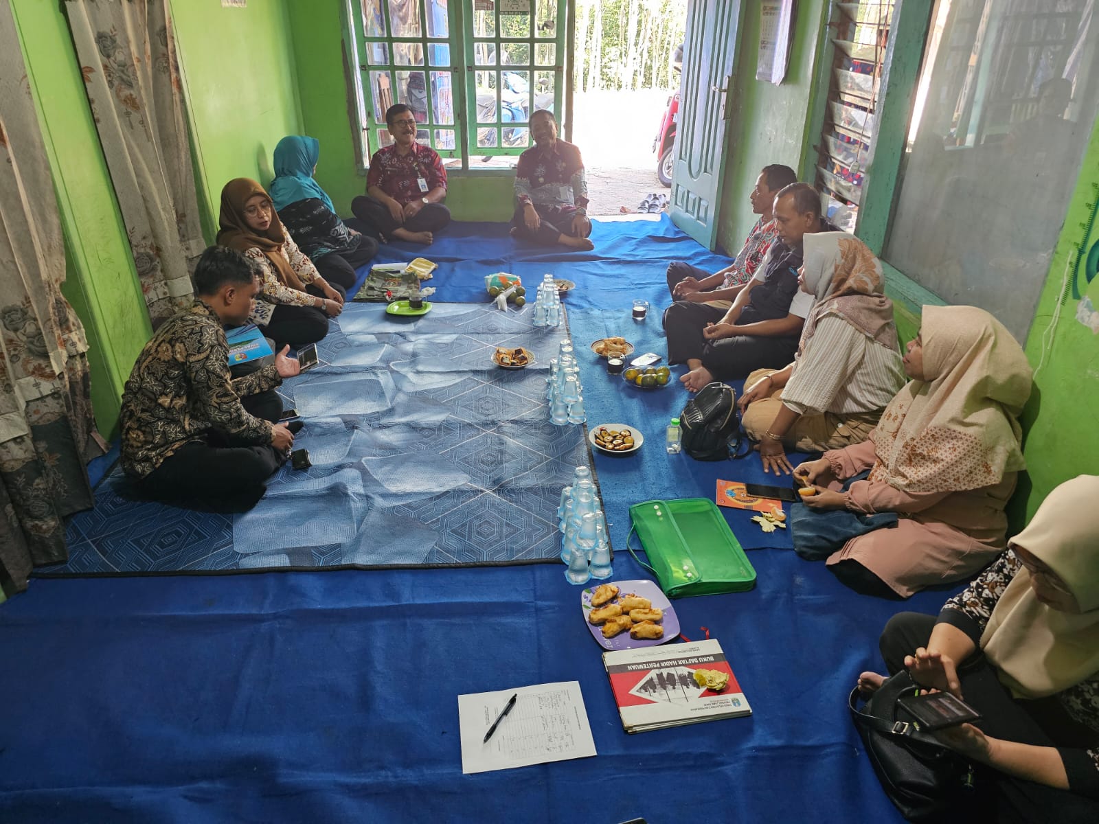 Pertemuan kelompok pengolah dan pemasar hasil perikanan Kecamatan Sukorambi di Gelar dirumah Ibu Siti Lutfiana