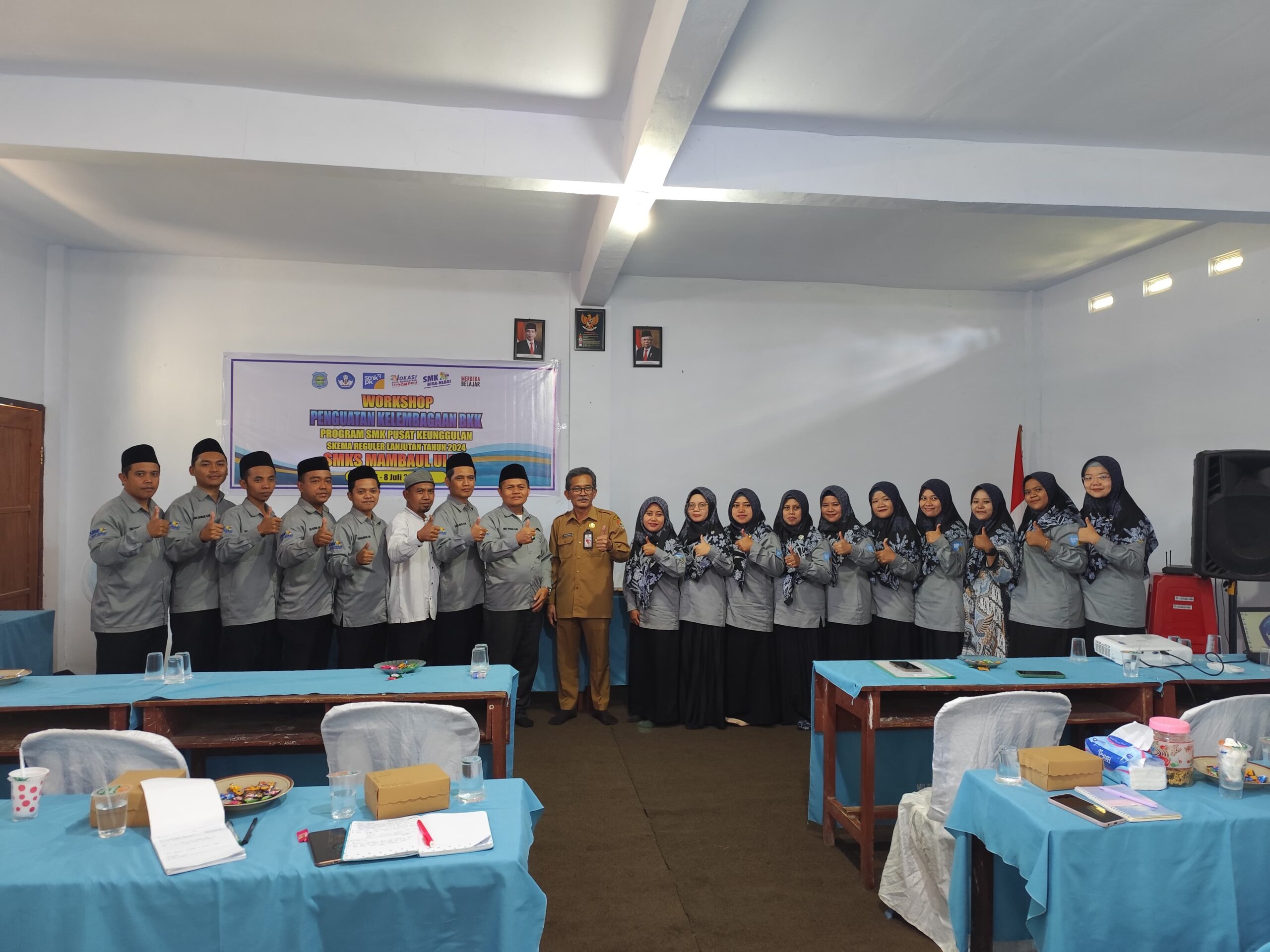 Peserta Penguatan Kelembagaan BKK SMKS Mambaul Ulum bersama Kadisnaker Jember, Drs.Suprihandoko,MM